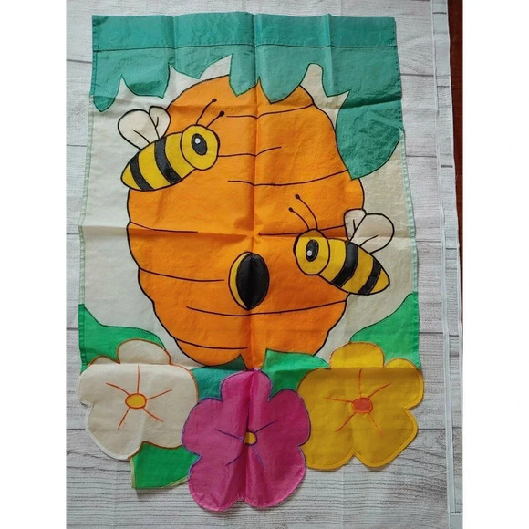 Bumble Bee Hive Flower Spring Summer Garden Colorful Yard Flag Apx 28” x 44” - Picture 1 of 2